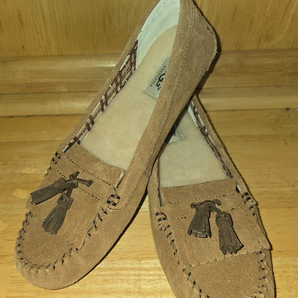 UGG AUSTRALIA - Lizzy Moccasin Slip On Tassle Leather Slippers Size 11